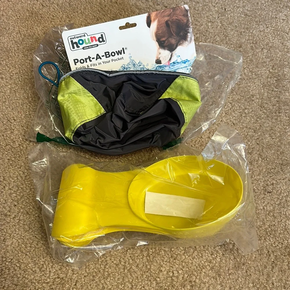 Portable dog bowl and pet food scoop